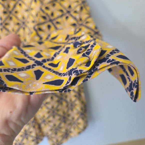 Talbots Womens Shirt Size Large Geometric Yellow Blue Pullover V Neck Stretch - Picture 7 of 9